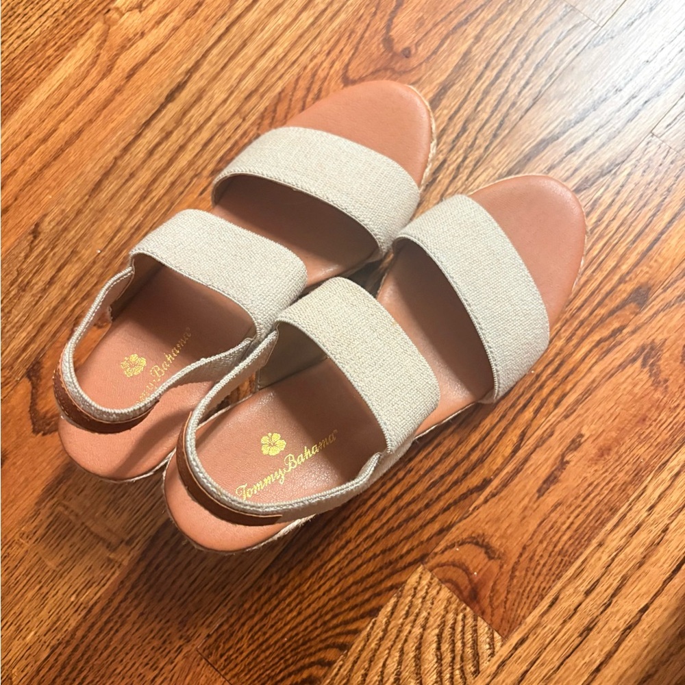 Tommy Bahama Women's Cream and Tan wedges